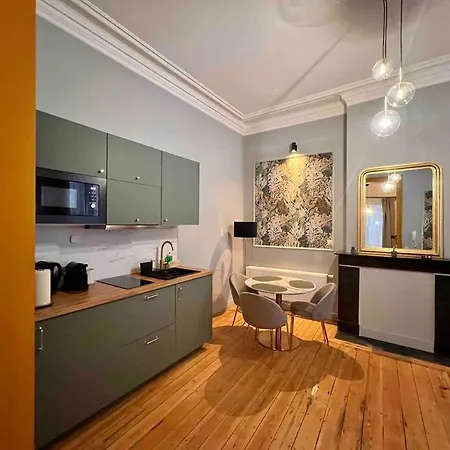 Apartment L'haussmannien-place Du Marche, Marches De Bueren *